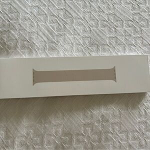 Apple Watch 41MM Starlight Solo Loop Size 4